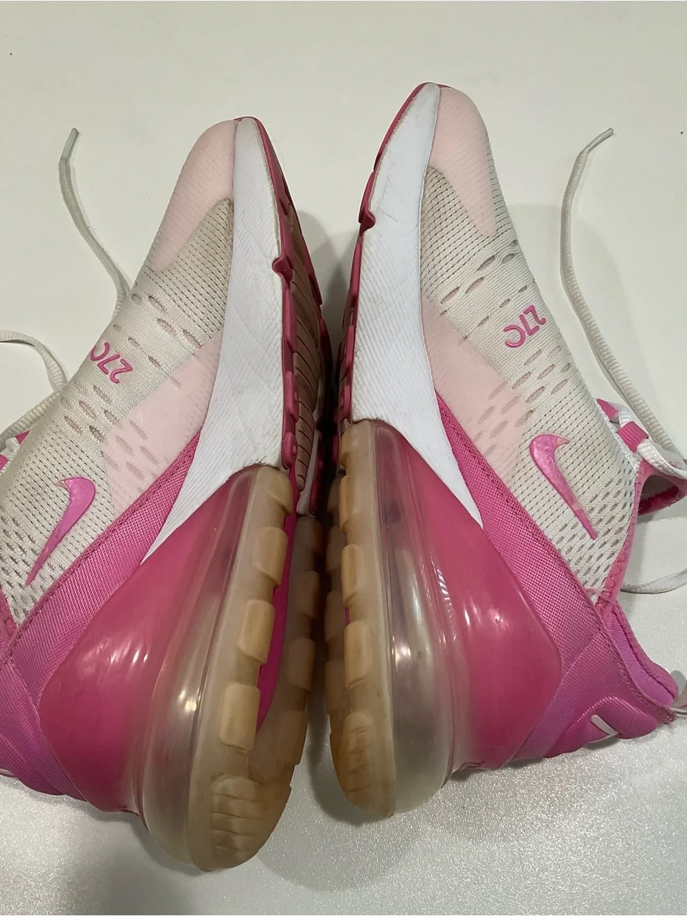 🌼🌼 Nike Girl’s Air Max 270 Shoes, Size 5.5Y
